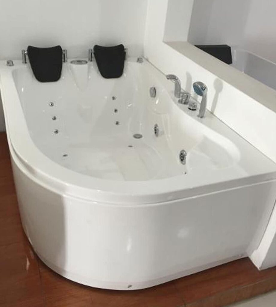 Whirlpool Havana Hot Tub Bath - White Version Fitted View